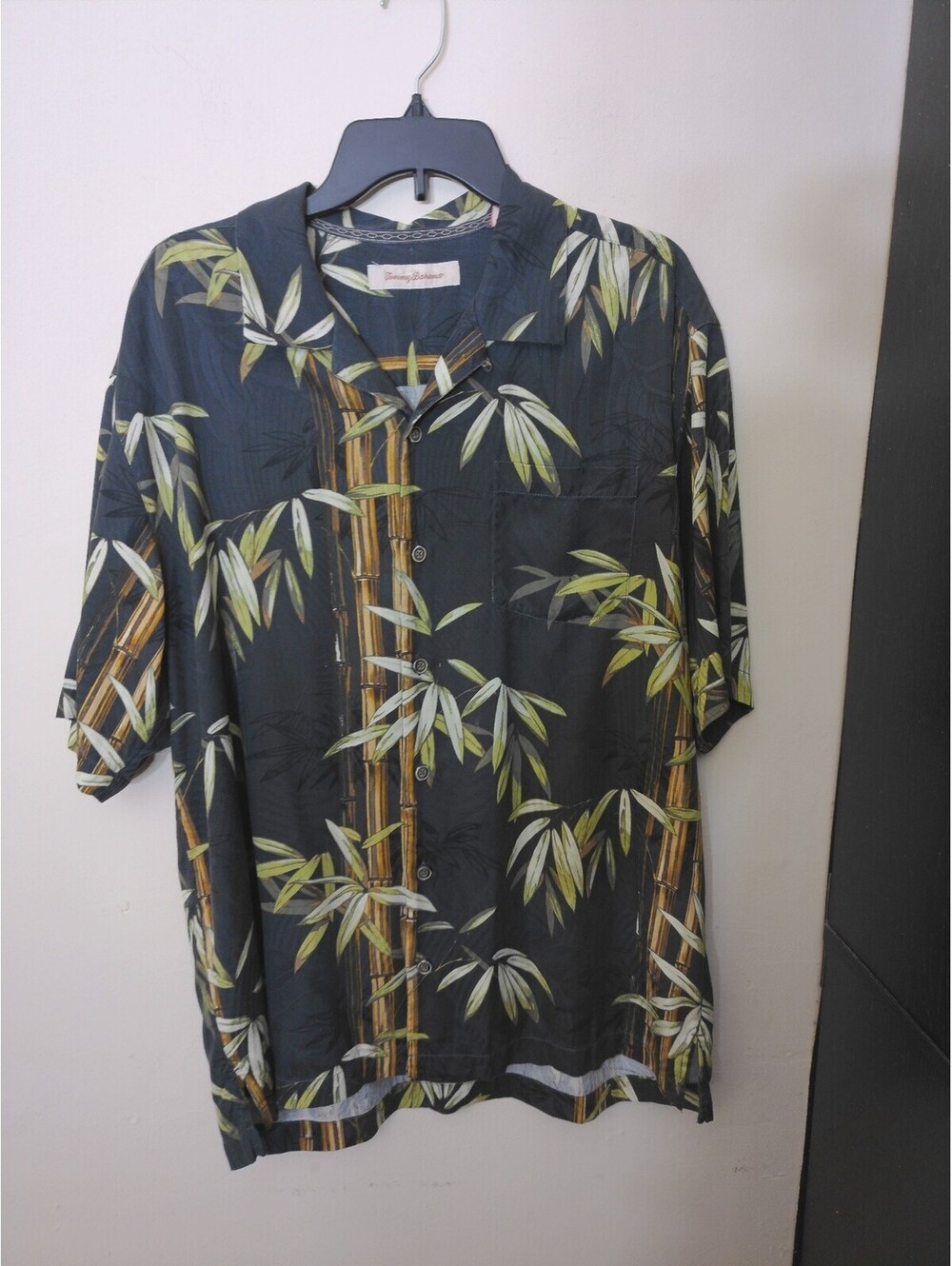 Tommy Bahama Camp Shirt Mens Gray Size Large 100%‎ Silk Bamboo Print Hawaiian